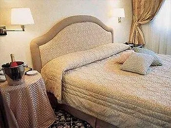 Motel Rona Caponago 4*,